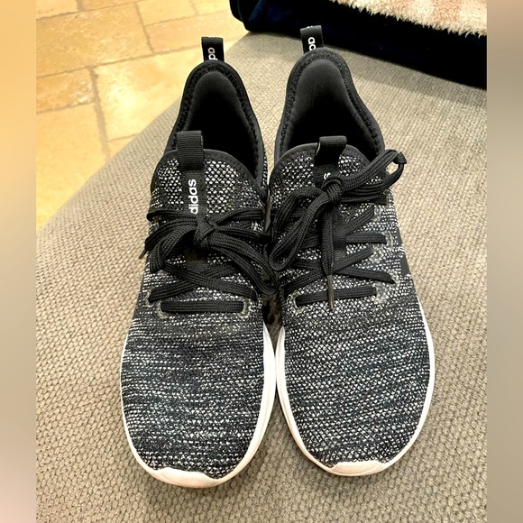 Adidas Cloud sneakers, Size 8.5 - Picture 1 of 3